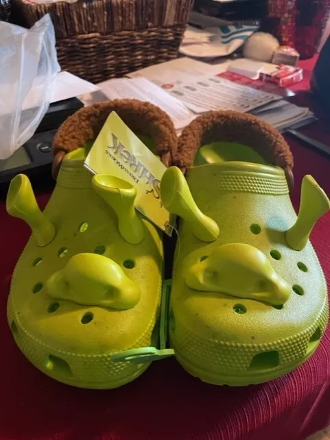 NEW MENS 10 WOMENS 12 SHREK CROCS