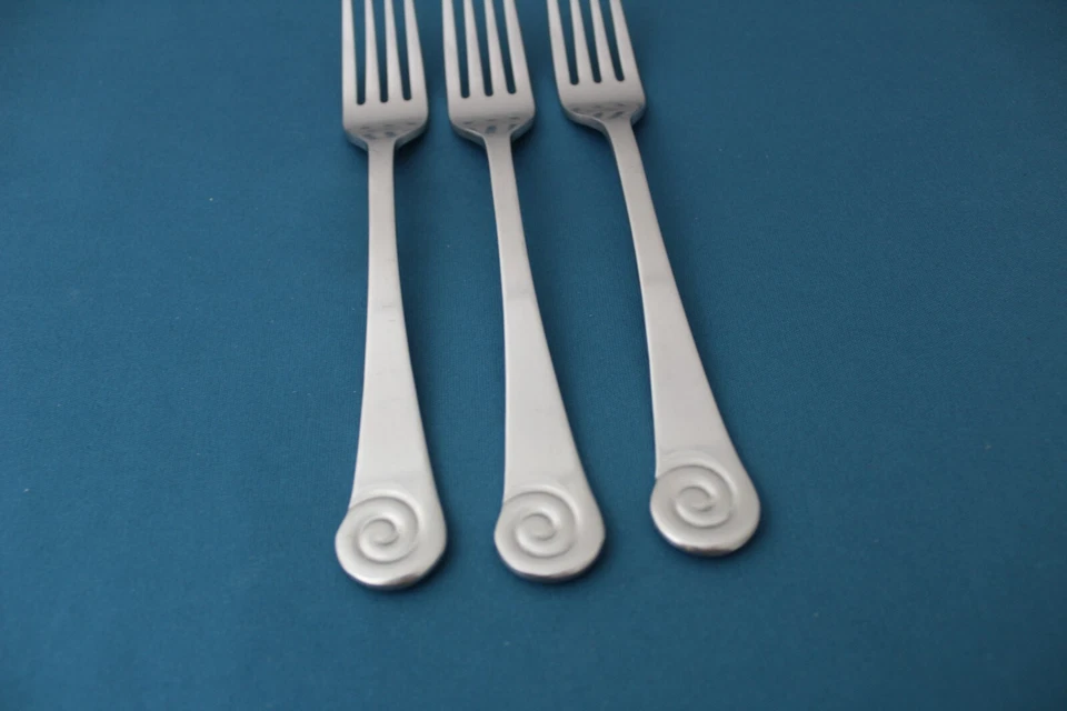 3 Dinner Forks Robert Welch AMMONITE SATIN 18/10 Stainless China 8" - Image 2 of 4