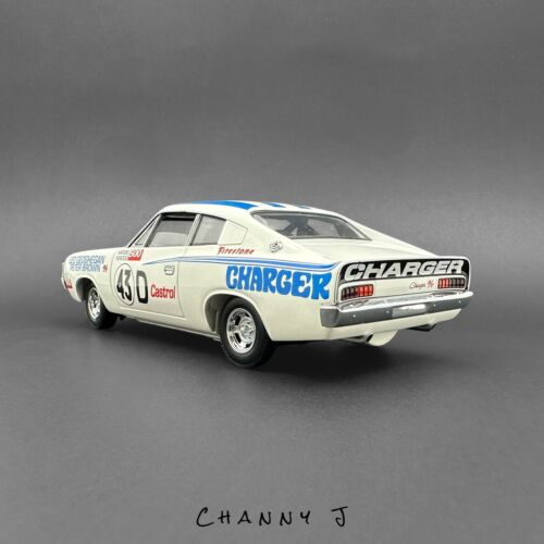 1971 Bathurst R/T E38 Charger Leo Geoghegan - Peter Brown Trax 1:24 - Picture 3 of 13