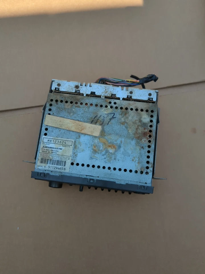Mitsubishi Montero 2004 radio parte RX-366Y Foto 2 de 4