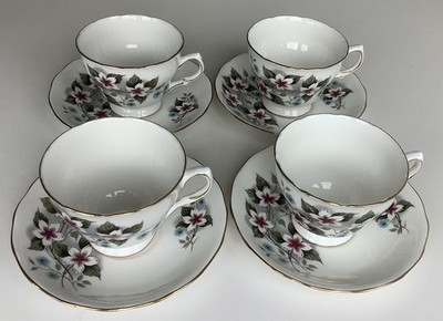 Vintage Crown Royal Bone China Tassen und Untertassen x vier - Clematis Muster - sehr guter Zustand