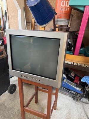 VTG Emerson 20'' EWF2004 RCA / S-Video Stereo 2004 CRT TV Retro Gaming w Remote