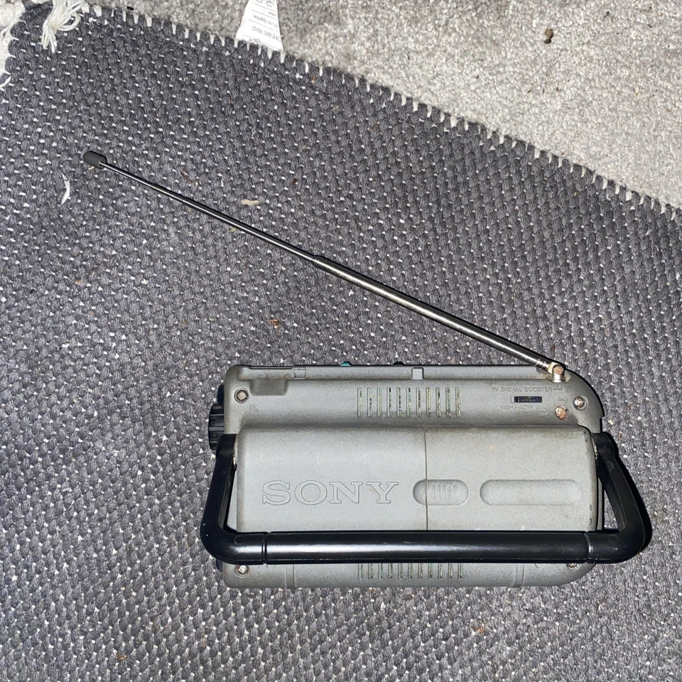 Sony Watchman Portable Analog 2.5" LCD Color TV/Mini Monitor FDL-390BE UNTESTED - Image 4 of 4