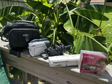 CANON DC320 DVD 48X ADVANCED ZOOM W/ CHARGER BATTERY BAG TESTED WORKING