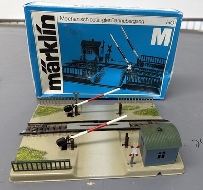 Märklin M 7390 Bahnübergang, Handbedienung - Originalverpackt
