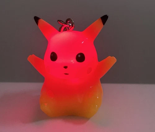 Vintage 1999 TOMY Pikachu Pokemon Light Up Keychain 1.5" Nintendo G2