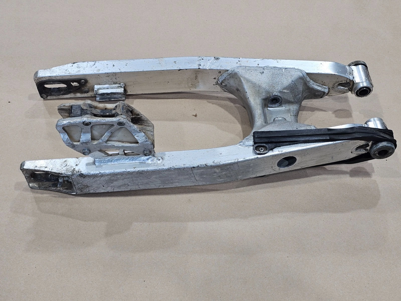 1988 Honda CR250R CR 250 OEM Rear Suspension Swing Arm Swingarm Pivot 88-89