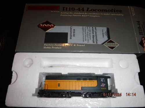 PROTO 2000 HO LIMITED EDITION H10-44 CHICAGO & NORTHWESTERN #1048 LOCOMOTIVE NEW - Picture 4 of 8