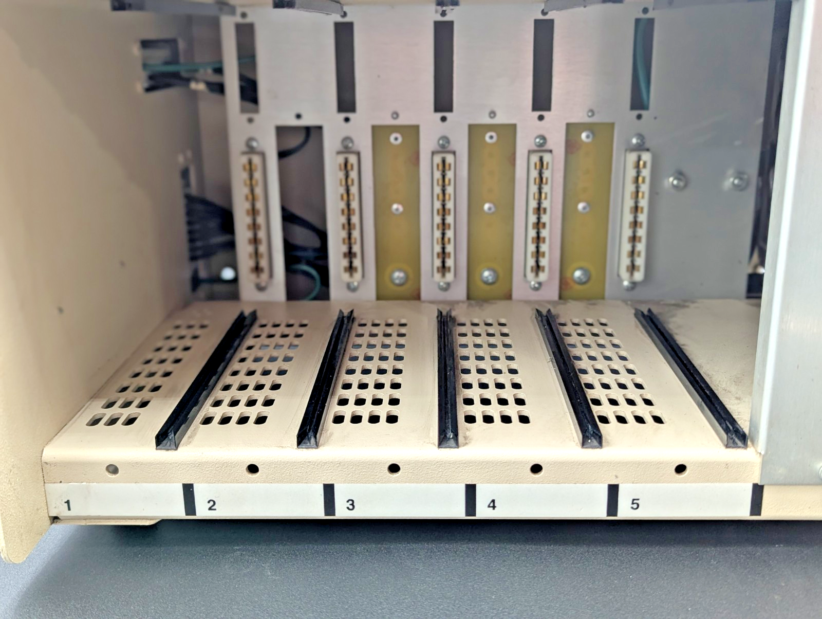 ITC MF5-150 Rack Chassis 5-Slot 240 VAC MF5150 (BDM) | eBay