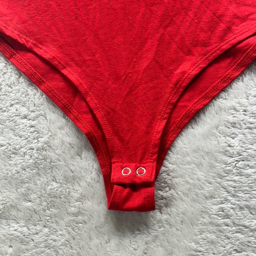 FOREVER 21 Body rot mit Druckknöpfen - Bild 3 von 4