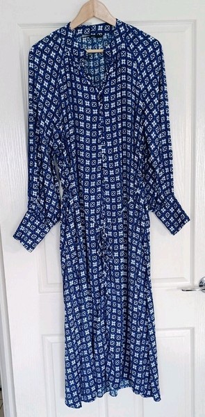 DECJUBA Blue White Black Geometric Midi Shirt style Dress Sz 14 V-Neck Belted