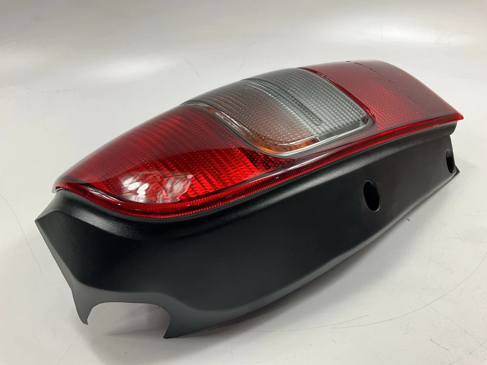 NUEVO - 11-5131-01 Lámpara de luz trasera lateral de pasajero para 97-04 Oldsmobile Silhouette Foto 3 de 4