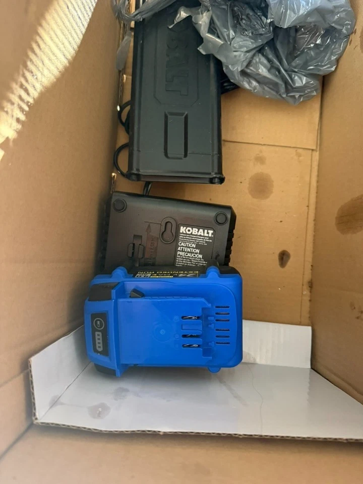 Motosierra inalámbrica Kobalt 24V de iones de litio (USADA) Foto 3 de 3