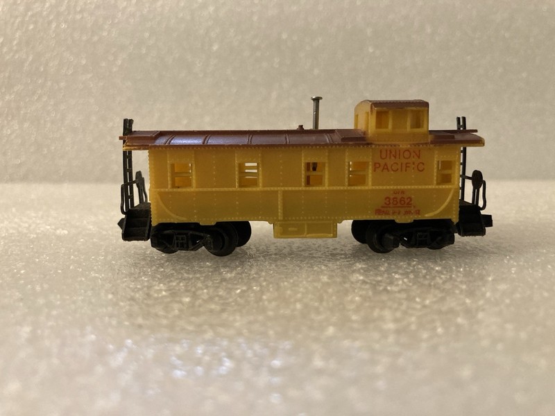 Arnold N Scale Union Pacific Caboose 1164??4487-325