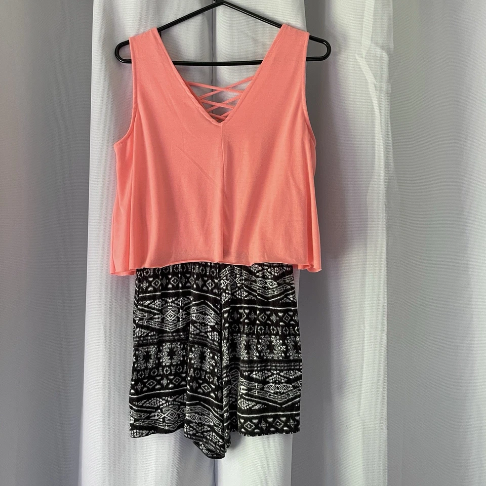 Camiseta sin mangas Rue21 Soft Mameluco para mujer talla pequeña melocotón negra blanca elástica azteca Foto 4 de 4