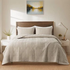 Beige King Size Quilt Set with Pillow Sham Lightweight 3-Piece Bedspread
