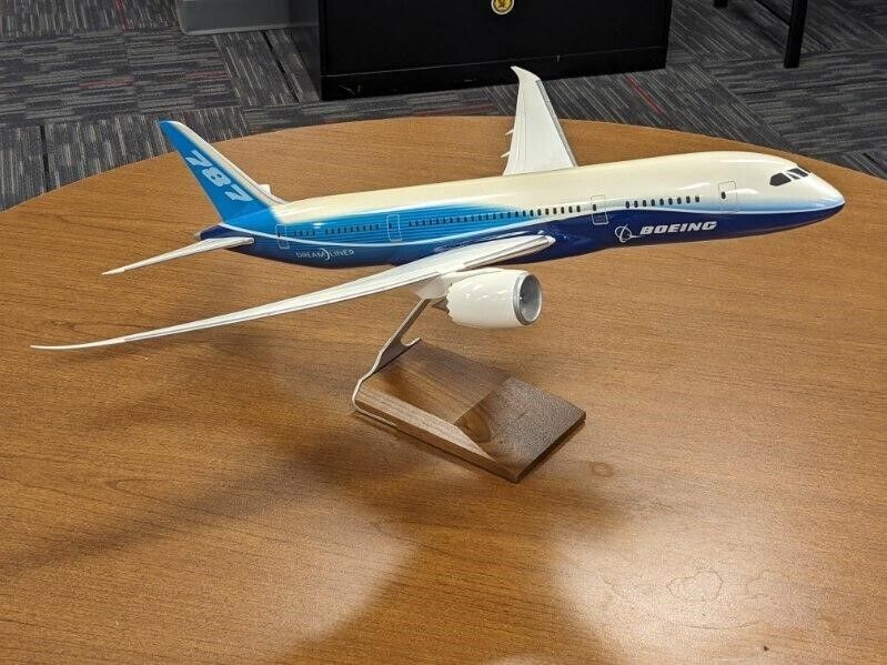 Boeing 787 Dreamliner Rollout Livery - PACMIN Desktop Model Boeing 787 Dreamliner Rollout Livery - PACMIN Desktop Model