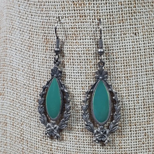 Vintage Tribal Southwestern Ohrringe grün mit silberfarbenem 2,25 Zoll Hänger Tropfen - Bild 3 von 4