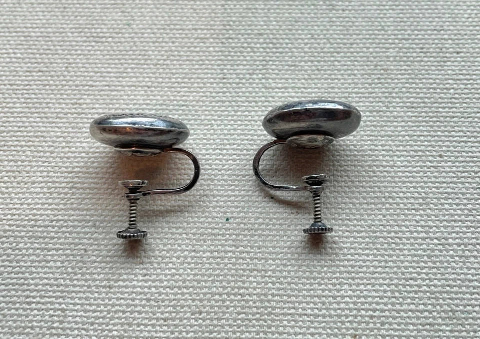 Antiguo Pendientes Botón Grabado Hoja Pluma Retro Ovalado Esterlina Tornillo Trasero 5/8" Foto 4 de 4
