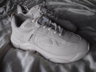 Steve madden Womens White Sneakers Womens Size 1/2 M