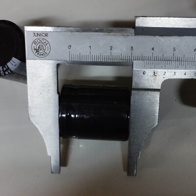 Condensateur chimique Radial 680 µF par lot de 10 à partir de 3,20