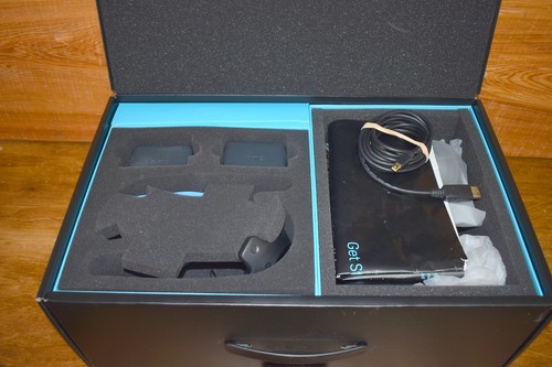 HTC Vive VR Headset Complete Kit System PC Virtual Reality 99HAHZ044-OO With Box - Picture 2 of 17