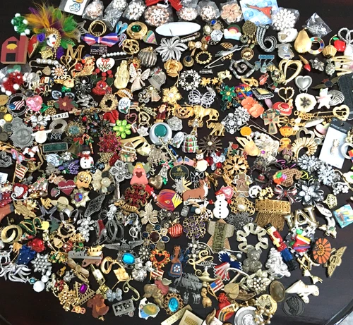 330+ Vintage Costume to Fashion Jewelry HUGE Lot Enamel Rhinestone Brooch Pin