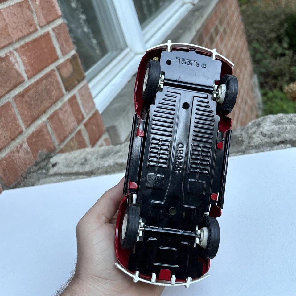 Vintage 1960s Tonka #52680 Metal 8.5" Pressed Steel Red Volkswagen VW Beetle Bug - Image 4 of 4