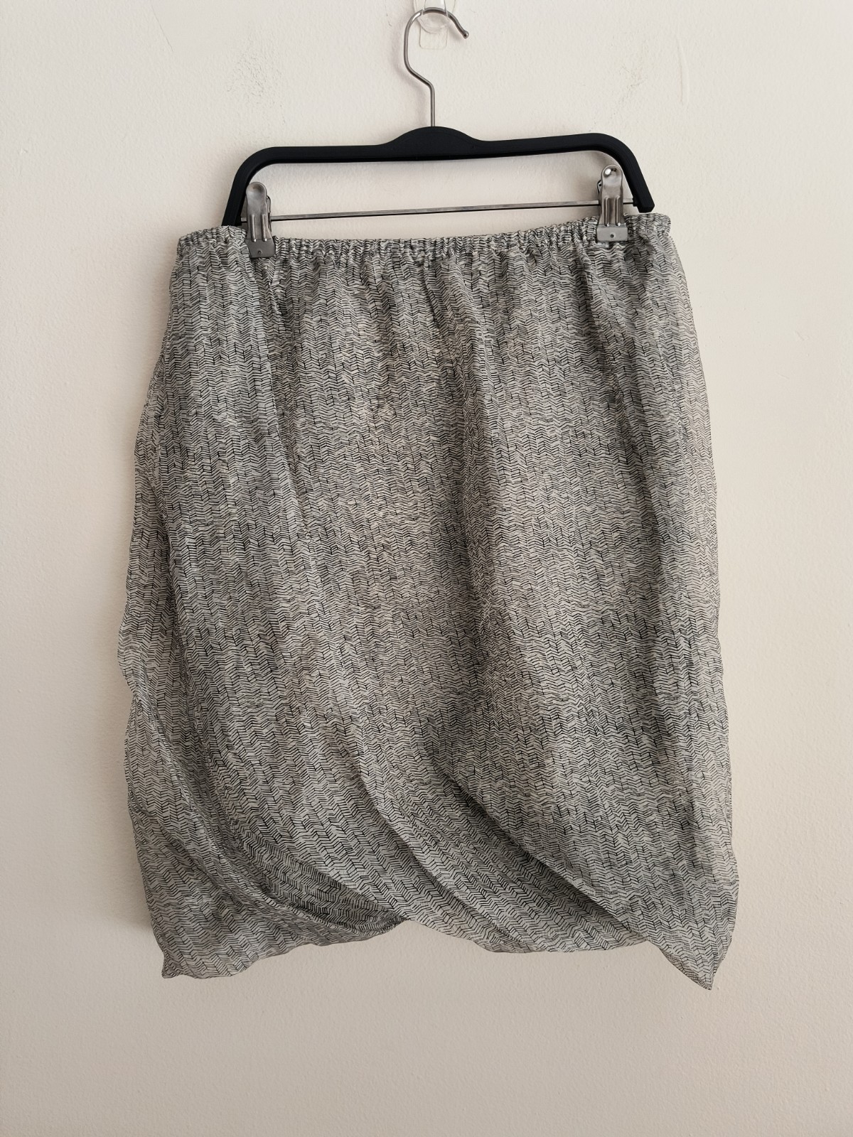 Eileen Fisher Gray Silk Printed Pencil Skirt with Bubble Hem in Size Small