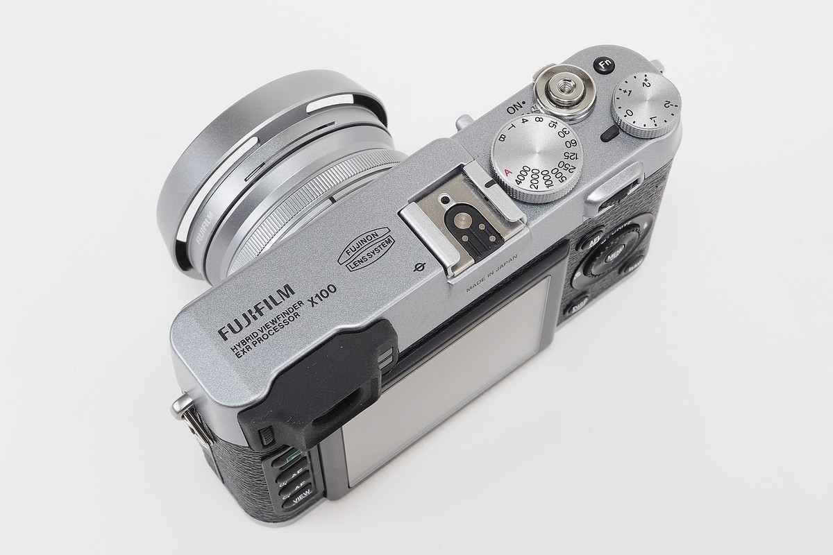 Fujifilm FinePix X100 Silver 12.3MP Digital Camera [Very good] 06
