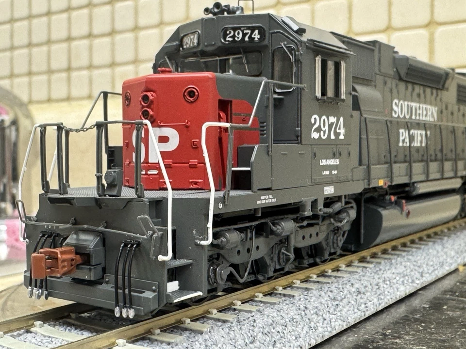 Scaletrains Rivit Counter ( Ho Scale )Southern Pacific Sd38-2 DCC Ready ( 2974 ) - Image 2 of 4