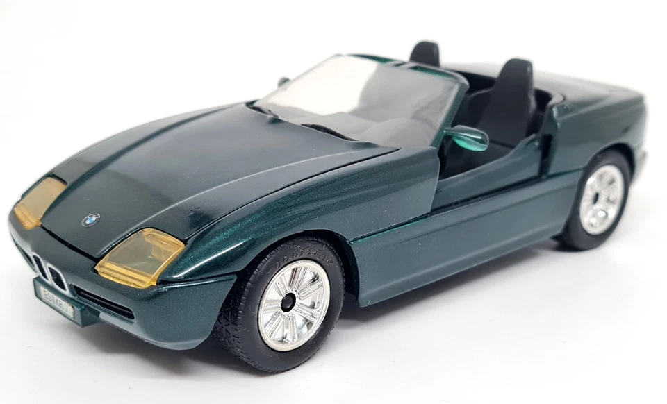 Revell 1/24 - BMW Z1 Roadster Metallic Green Diecast Scale Model Car  - Image 3 of 4
