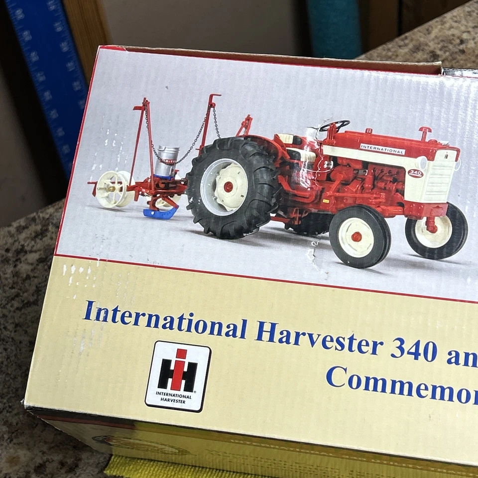 SpecCast 1:16 International 340 Utility Tractor w/2 Row Model 251 Planter 🔥🔥 - Image 2 of 4