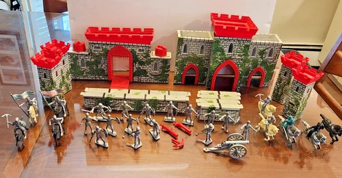 Louis Marx Prince Valiant Tin Litho Castle Playset Knights Horses 50s Mixed Lot