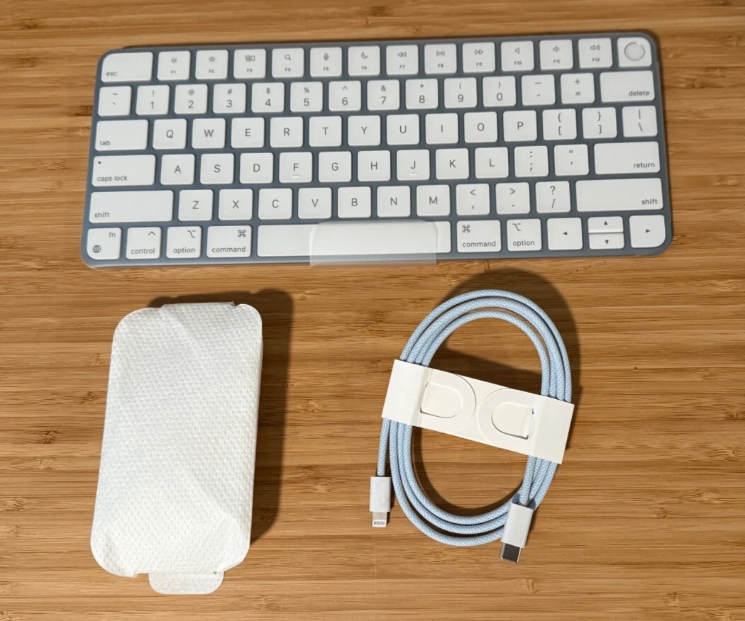 たっく USB-C ブルー MAGIC KEYBOARD ＆ MOUSE たっく USB-C ブルー MAGIC KEYBOARD ＆ MOUSE Magic Keyboard - 日本