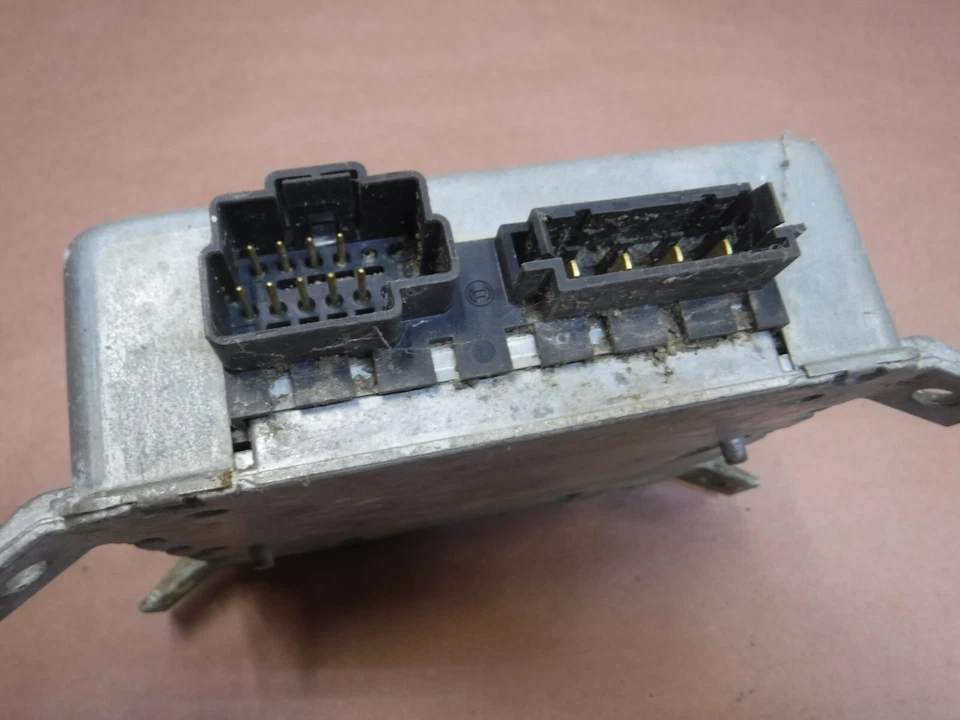 Módulo de control de bolsa Chrysler Town & Country Caravan 98-00 SRS OEM 04686256 Foto 3 de 3