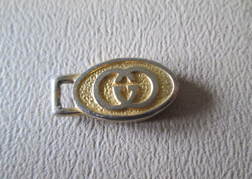 SMALL Vtg GUCCI Italy Zipper Pull Tag Tab Key Fob Charm GG Gold Tone 2 side - Picture 2 of 5