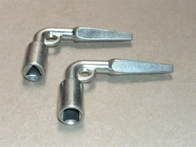 Winkeldorn Set 2tlg. 4-kant & 3-kant Vierkantschlüssel 8mm Hausmeisterschlüssel