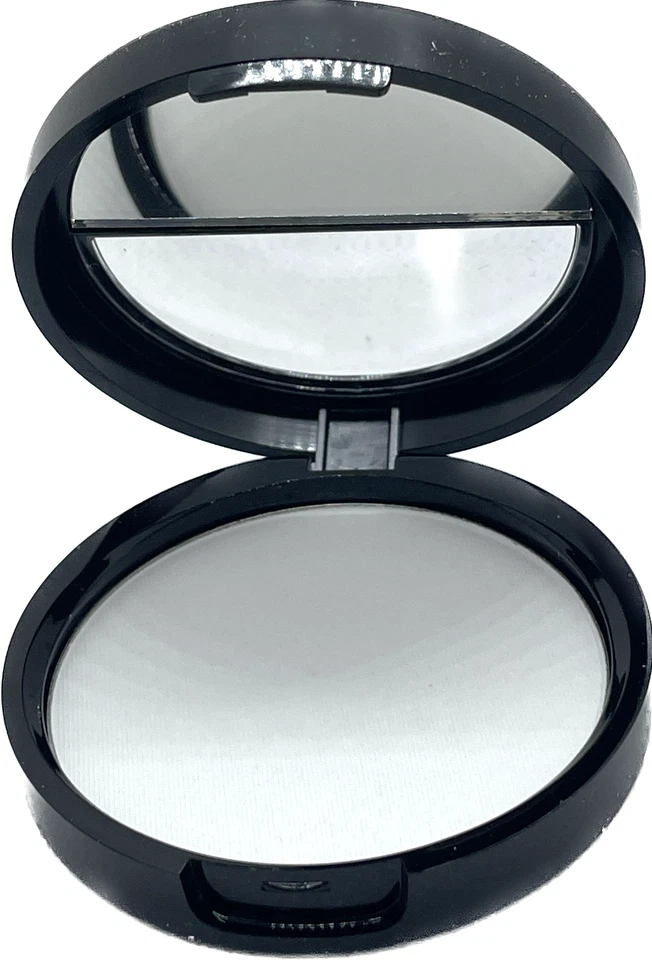 Laura Geller Matte Maker Invisible Oil Blotting Powder .37 oz / 10.5 g - Image 2 of 4