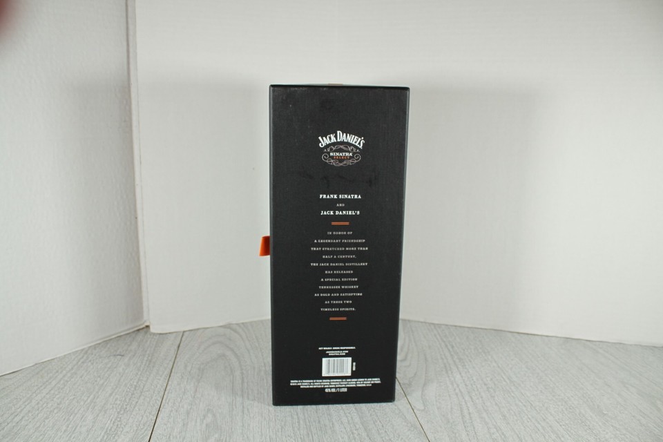 Jack Daniels Frank Sinatra Select Empty Bottle w/Original Box Book