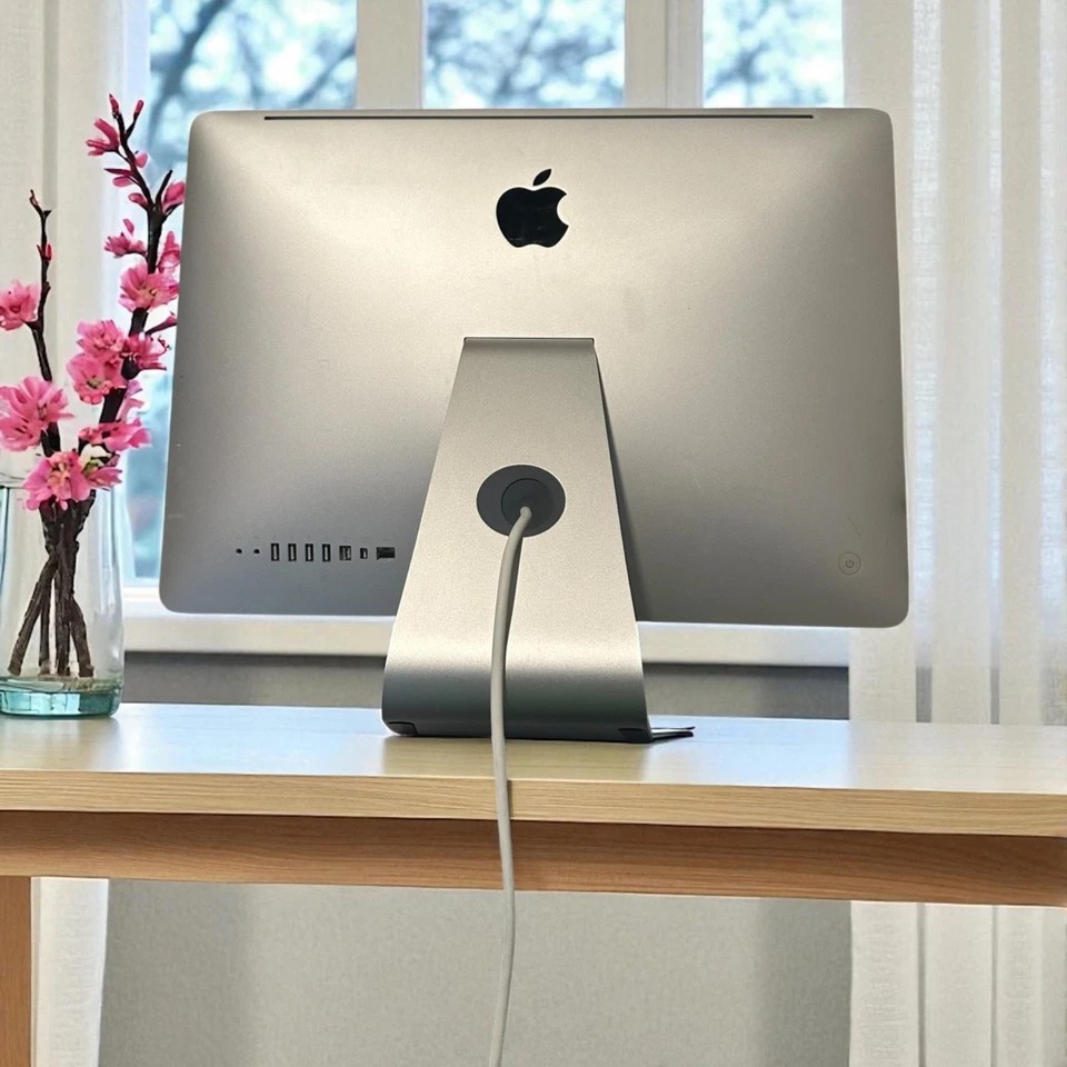  Apple Cinema Display Widescreen 22” Monitor Excellent Display - Image 3 of 4