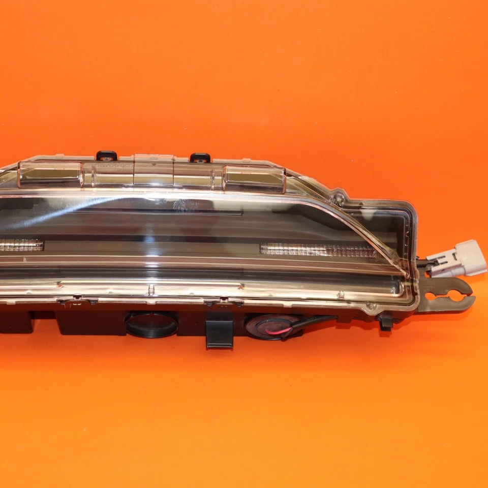 LEXUS LC500 BRAKE LIGHT LOWER CENTER 2018-2020 2021 2022 2023 2024 OEM - Image 2 of 4