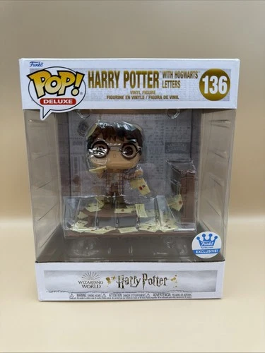 Funko Pop! Deluxe: Harry Potter - Harry Potter with Hogwarts Letters #136