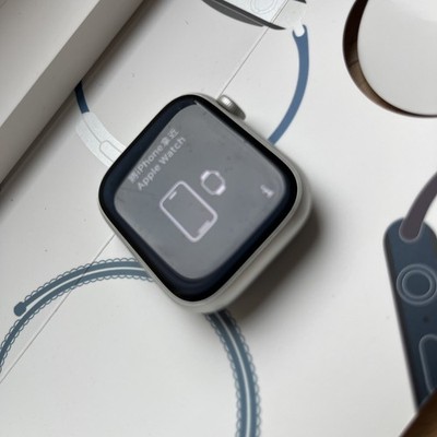 Apple Watch Series 8 45mm Aluminiumgehäuse-Silber, Sportarmband in Weiß (GPS+4G)