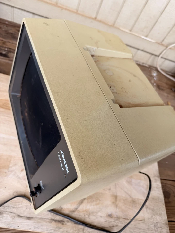 Amdek 12” Data Display Model Video-300A Computer Video Monitor Untested *AS IS* - Image 4 of 4