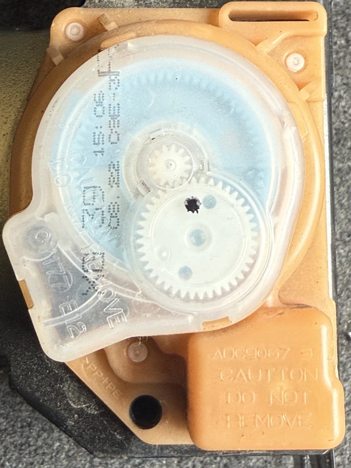 2003-2009 Nissan 350Z Coupe Driver Front Seat Belt Assembly OEM 86885-CF60A - Image 3 of 4