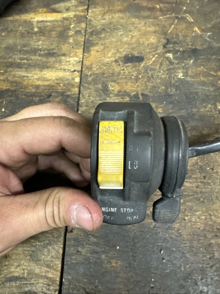 Interruptor de control de manillar izquierdo Suzuki Quadrunner 250 1991 37400-19B13 Foto 2 de 4