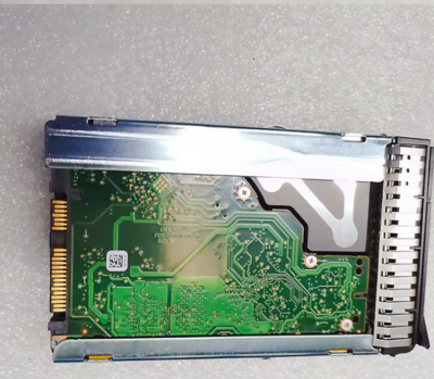 lenovo ThinkSystem 7XB7A00021 00YK010 300G 15K 2.5' SAS 12Gb SR