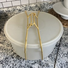 Tupperware 12" Cake Carry All Millionaire Line Gold Cariolier Handle 256