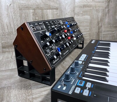L40º Universal Stand for Behringer Modules & Moog 60-104 HP Eurorack Case -BLACK